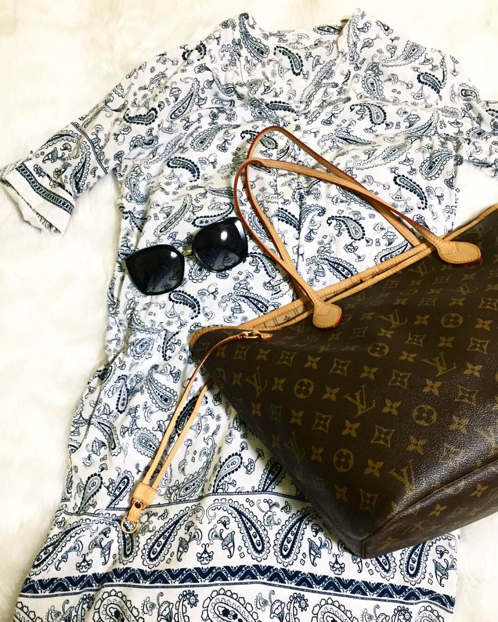 Louis Vuitton Favorite MM Damier Ebene with Clemence wallet and Cles.   Louis vuitton handbags black, Louis vuitton handbags prices, Louis vuitton  favorite mm